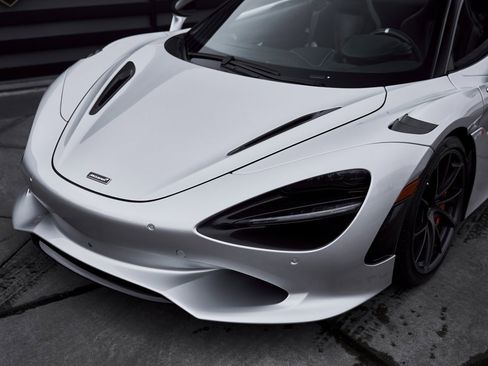 Used 2024 McLaren 750S Spider image 8