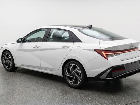 Used 2025 Hyundai Elantra SEL FWD image 6