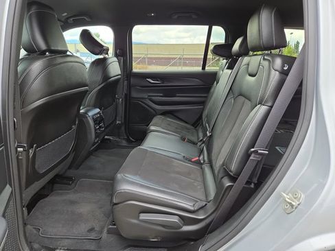 Used 2024 Jeep Grand Cherokee L Laredo AWD/4WD image 31