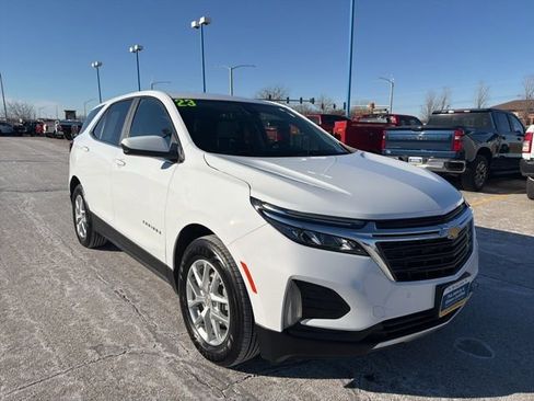 Used 2023 Chevrolet Equinox LT w/ Driver Convenience Package image 2