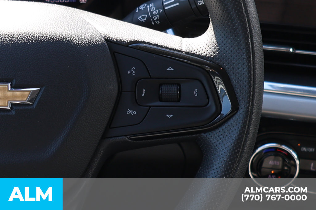 Used 2025 Chevrolet Trax LT FWD image 34