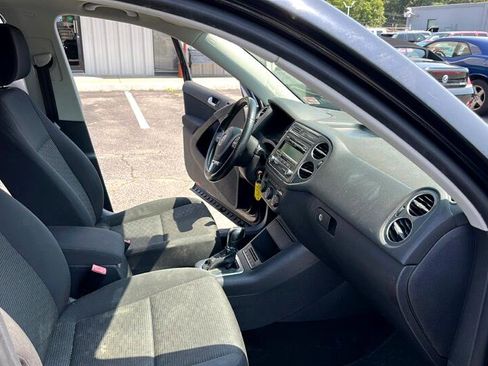 Used 2013 Volkswagen Tiguan S image 16