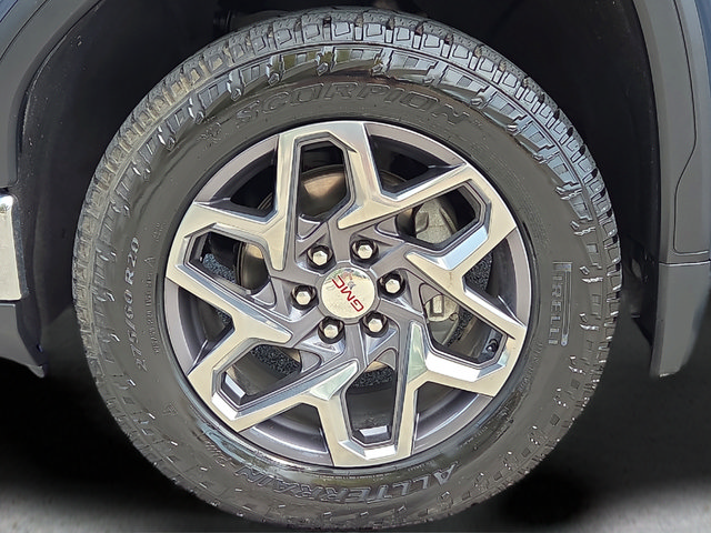 Used 2022 GMC Sierra 1500 SLT w/ SLT Premium Plus Package AWD/4WD image 9