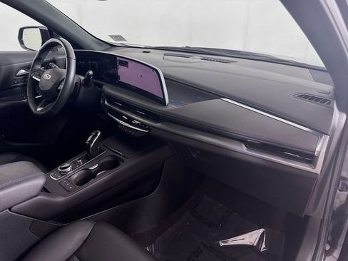 Used 2024 Cadillac XT4 Sport w/ Cold Weather Package image 33