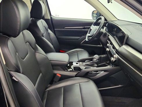 Used 2025 Kia Telluride S FWD image 26