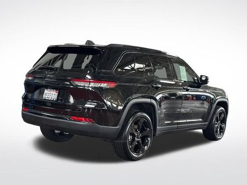 Used 2023 Jeep Grand Cherokee Altitude AWD/4WD image 5