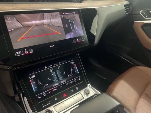 Used 2021 Audi e-tron Premium Plus w/ Premium Plus Package image 33