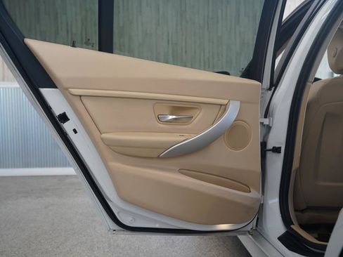 Used 2013 BMW 320i Sedan RWD image 34
