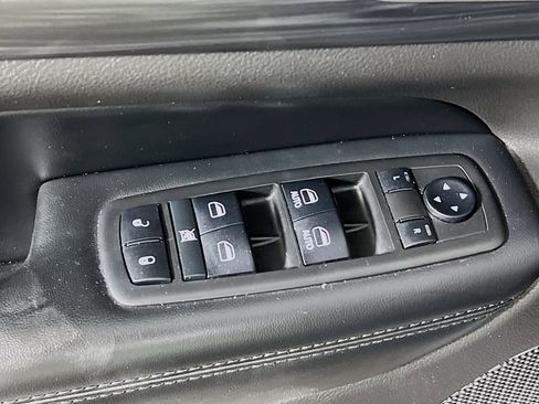 Used 2019 Jeep Grand Cherokee Altitude AWD/4WD image 16