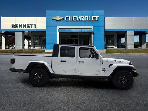 Used 2023 Jeep Gladiator Sport AWD/4WD image 7