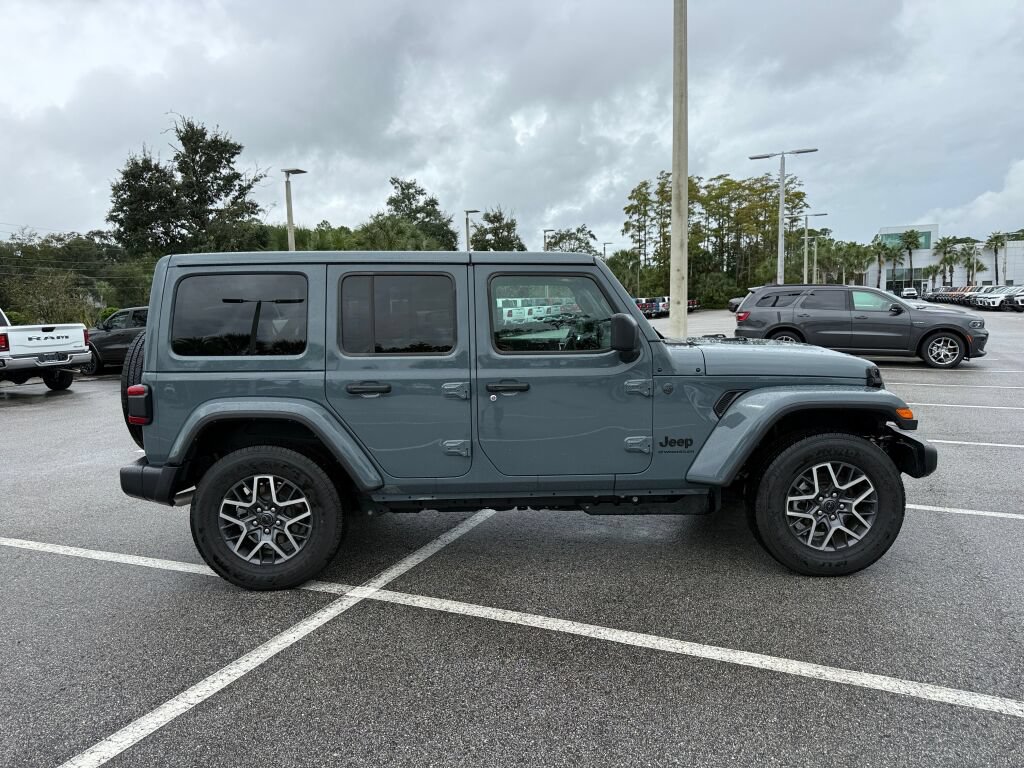 Used 2026 Jeep Wrangler Unlimited Sahara AWD/4WD image 2