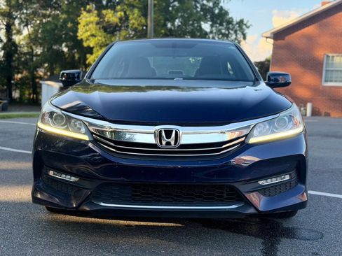 Used 2017 Honda Accord EX image 9