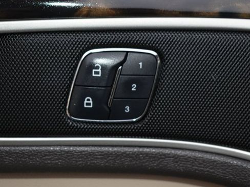 Used 2016 Lincoln MKZ Hybrid image 16