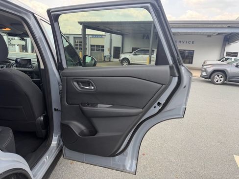 Used 2026 Nissan Rogue SV FWD image 33