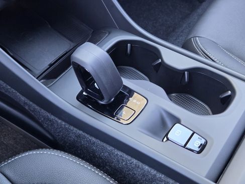 Certified 2025 Volvo XC40 B5 Core w/ Protection Package Premier image 27