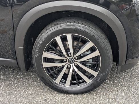 Used 2024 Nissan Pathfinder Platinum FWD image 10