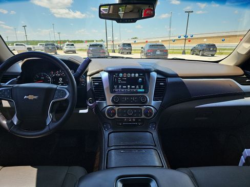 Used 2018 Chevrolet Tahoe Premier AWD/4WD image 28