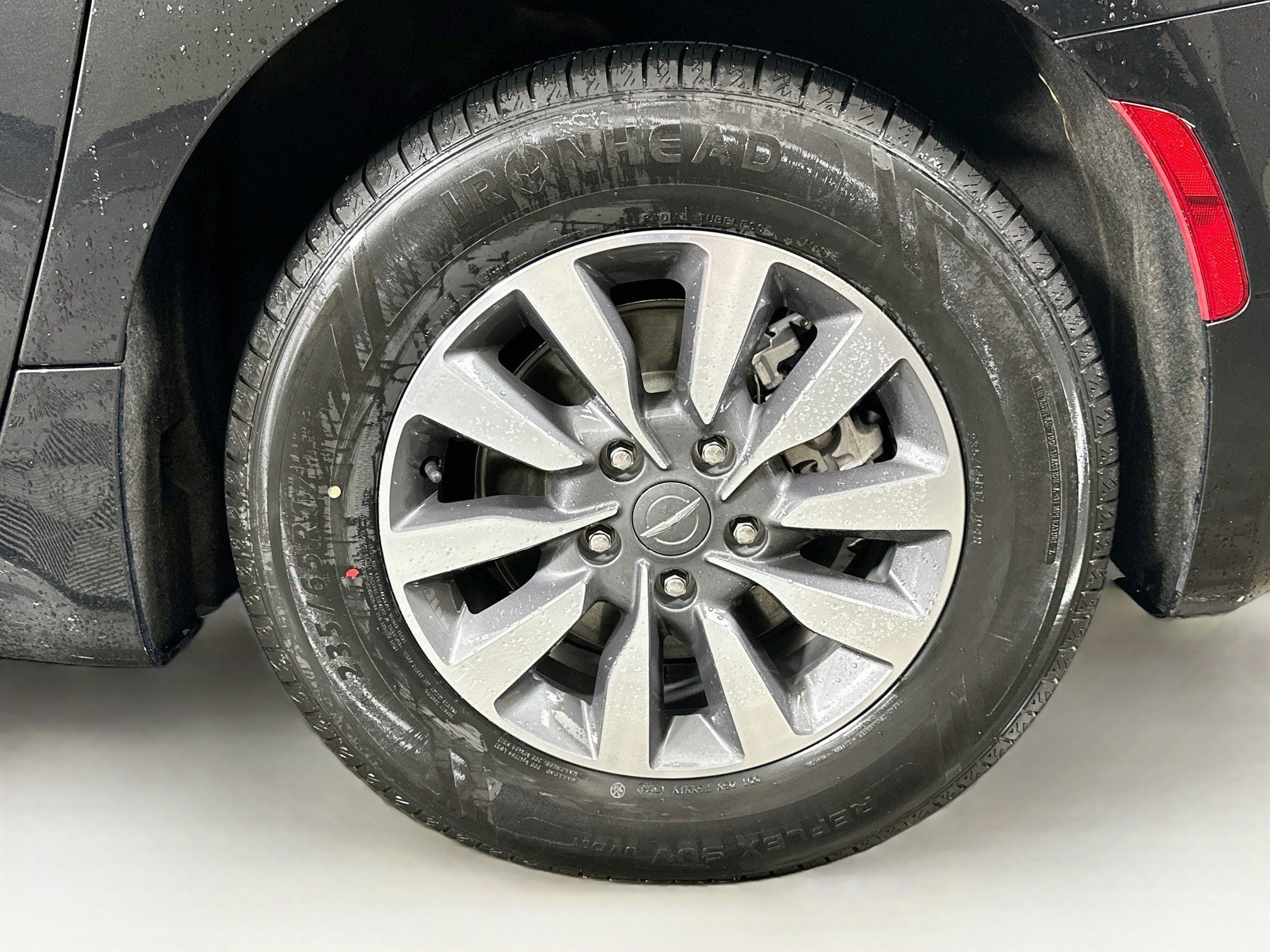 Used 2023 Chrysler Pacifica Touring-L FWD image 11