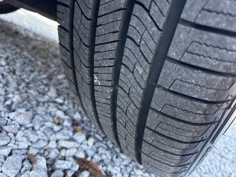 Used 2023 Buick Envision Preferred image 37