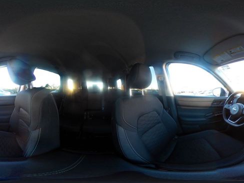 Used 2025 Nissan Pathfinder SV image 40