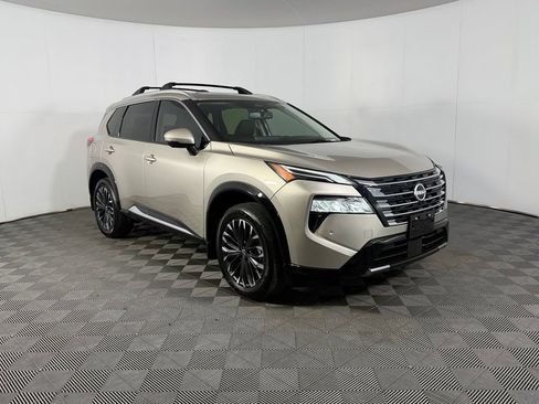 Used 2025 Nissan Rogue Platinum w/ Platinum Premium Package FWD image 4