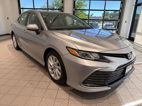 Used 2023 Toyota Camry LE image 7