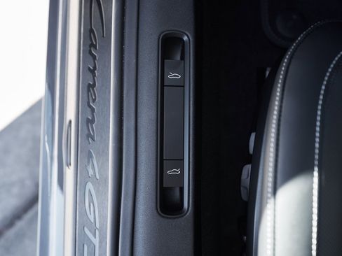 Used 2025 Porsche 911 Carrera 4 GTS w/ Premium Package image 29