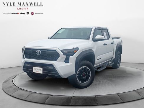 Used 2025 Toyota Tacoma TRD Off-Road AWD/4WD image 1