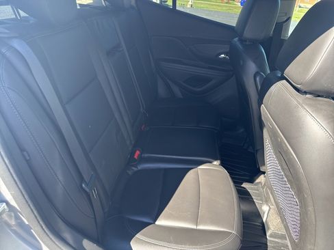 Used 2019 Buick Encore Essence image 11