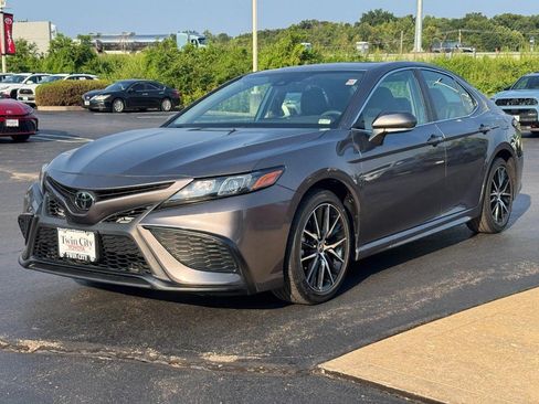 Certified 2022 Toyota Camry SE FWD image 9