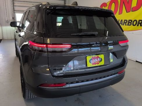 New 2026 Jeep Grand Cherokee Altitude AWD/4WD image 38