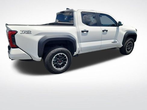 Used 2025 Toyota Tacoma TRD Off-Road AWD/4WD image 5