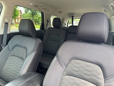 Used 2025 Nissan Pathfinder SV FWD image 17