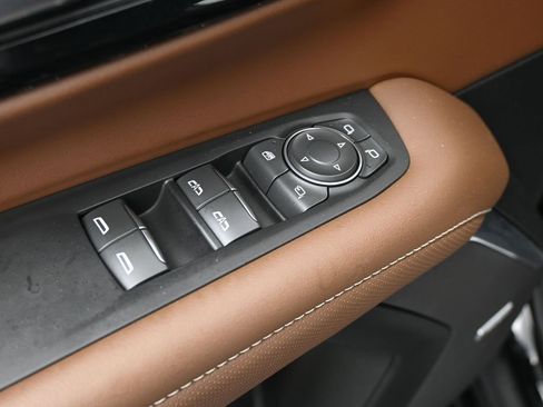 Used 2025 Chevrolet Tahoe High Country image 19