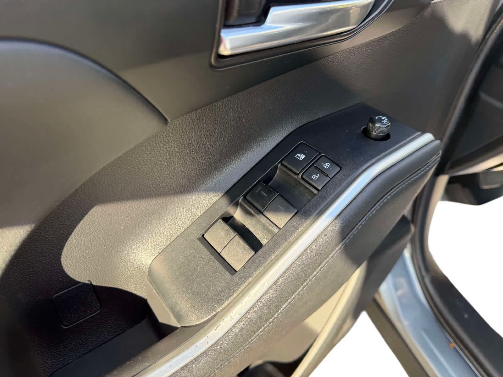 Used 2020 Toyota Highlander XLE AWD/4WD image 20