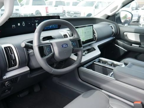 New 2026 Ford Expedition Active AWD/4WD image 18