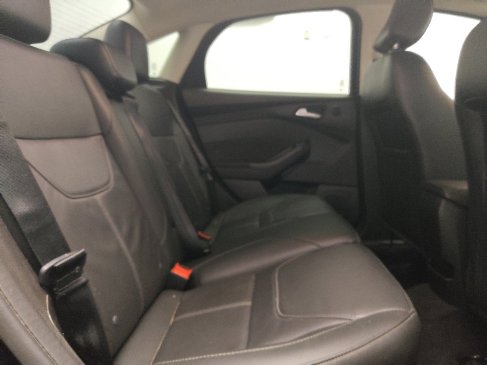 Used 2018 Ford Focus Titanium w/ Titanium Technology Package FWD image 19
