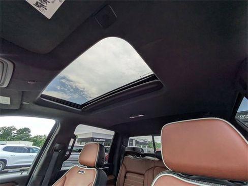 Used 2024 GMC Sierra 3500 Denali Ultimate image 27