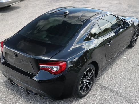 Used 2017 Toyota 86 RWD image 6