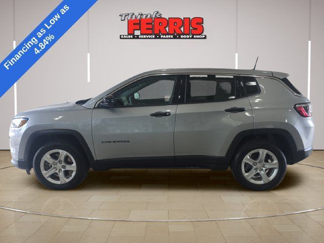 Used 2024 Jeep Compass Sport AWD/4WD image 2