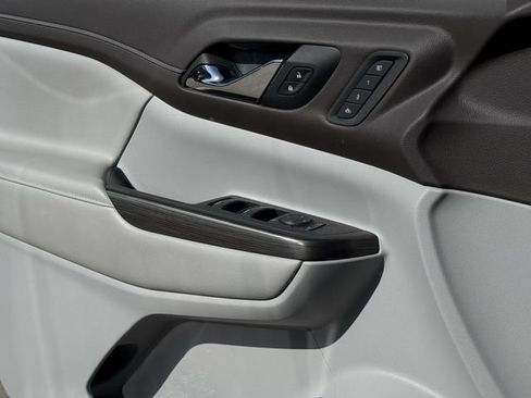 Used 2021 GMC Acadia SLT w/ Technology Package FWD image 26