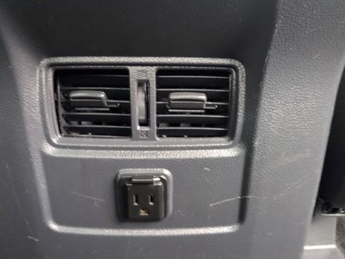 Used 2018 Nissan Titan SV w/ SV Convenience Package image 24