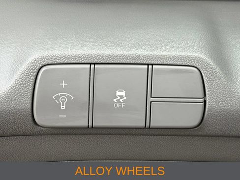 Used 2024 Hyundai Elantra SEL FWD image 9