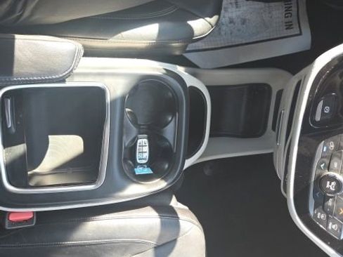 Used 2022 Chrysler Pacifica Touring-L FWD image 13