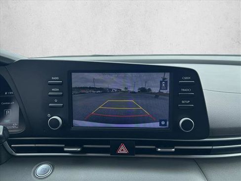 Used 2023 Hyundai Elantra SEL image 13