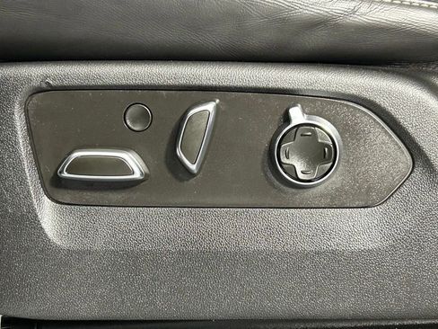 Used 2021 Cadillac Escalade ESV Premium Luxury Platinum image 37