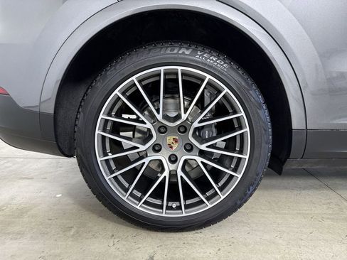 Certified 2023 Porsche Cayenne Platinum Edition AWD/4WD image 16