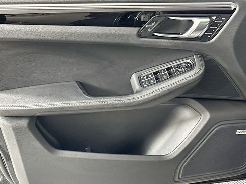Used 2023 Porsche Macan S image 21