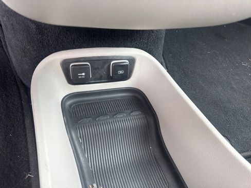 Used 2021 Chrysler Voyager Lxi image 14