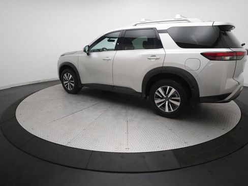Used 2024 Nissan Pathfinder SL image 12
